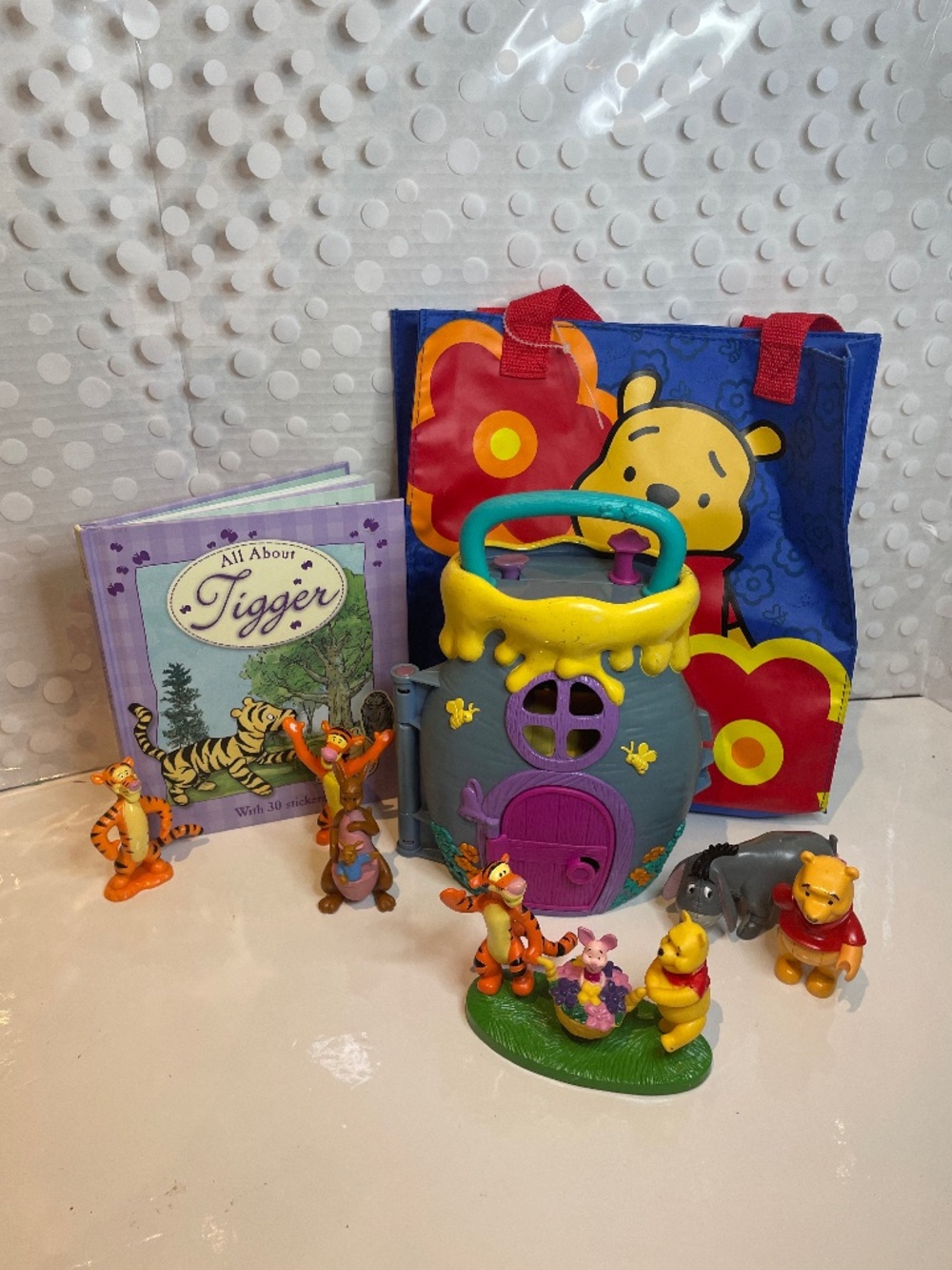 Winnie the Pooh 🍯Honey Pot Fun! Carry Around PlaySet